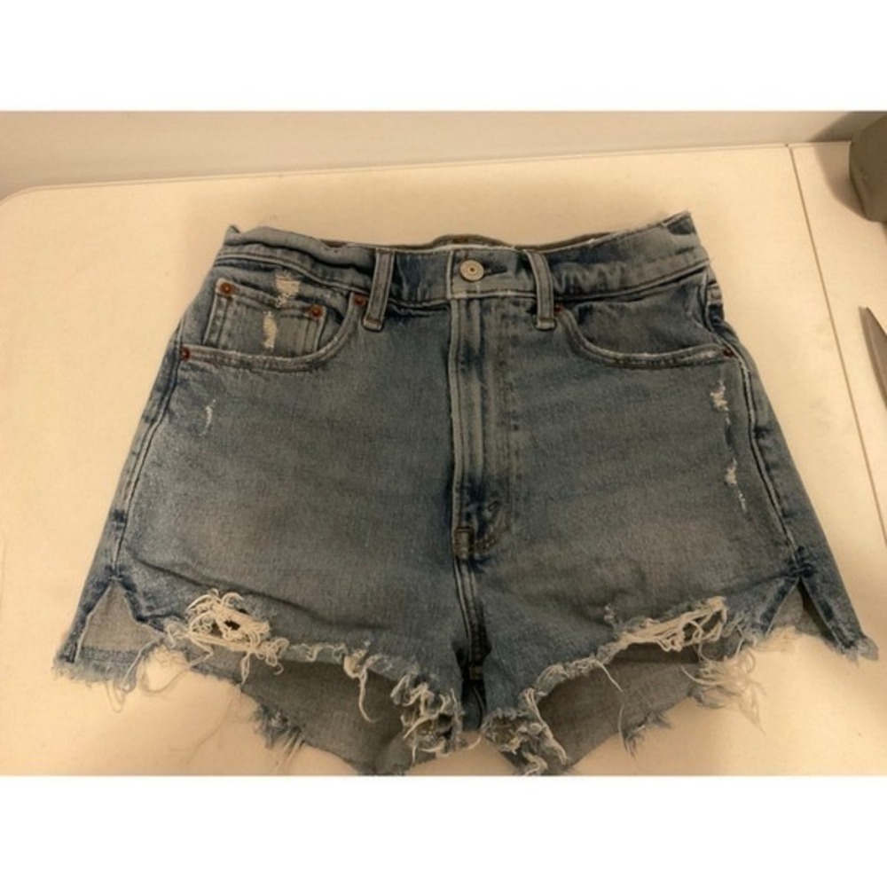 Abercrombie & Fitch "The Mom Short" High Rize Dark Wash Distressed Short Sz 2 - Picture 3 of 6